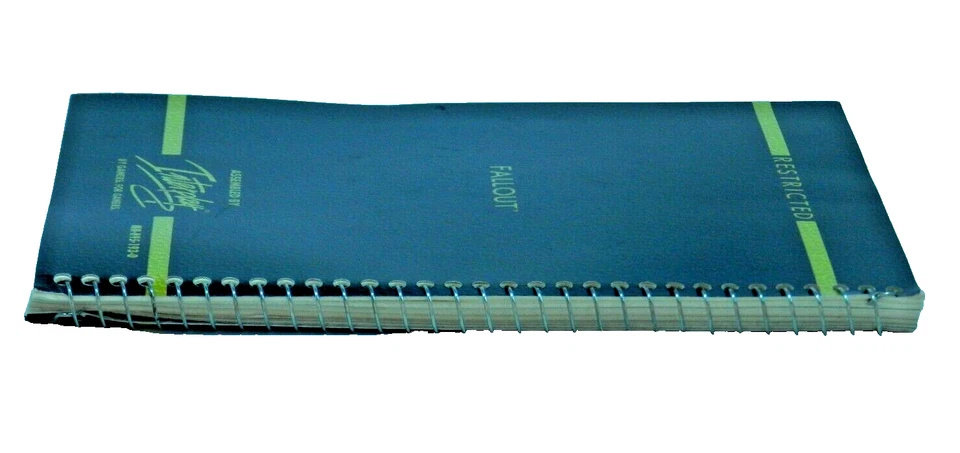 Fallout 1 PC Original Vault Dweller's Survival Guide VDSG VTB-001-13 & Game Disc - Image 3 of 4