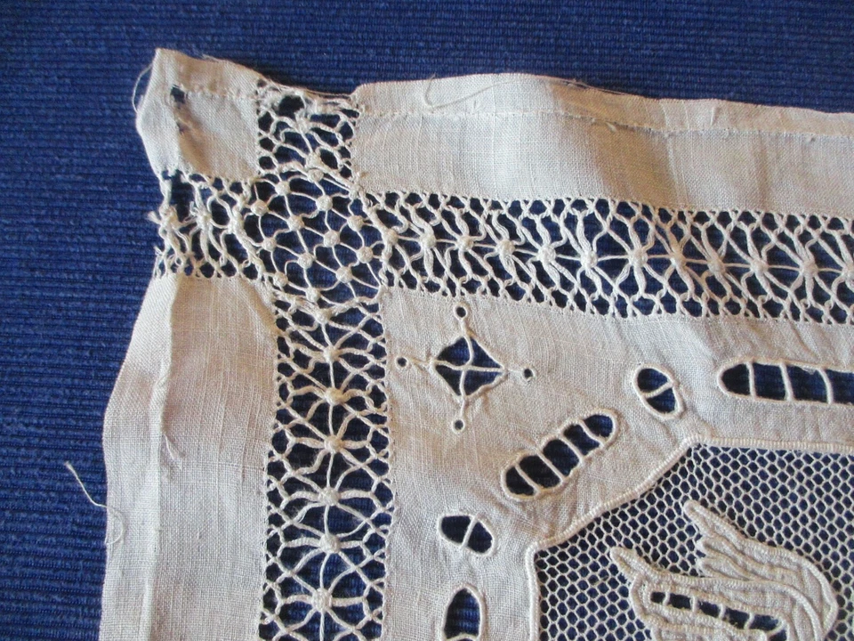 Dessus de coussin ancien à coudre broderie tulle anges putti cygnes qqu trous - Photo 3/4