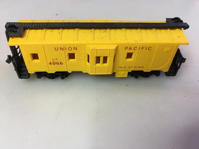 Union Pacific Bay Window Caboose UP 4066 N Scale Trains