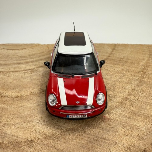 Paul's Model Art Minichamps Mini Cooper 1:43 Scale Red and White Mini Cooper - Bild 2 von 8