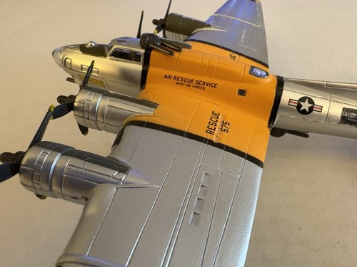 Ray Sky Pilot 1/72 B17 Army Air Forces Air Rescue Service Plane without Stand - Picture 4 of 8