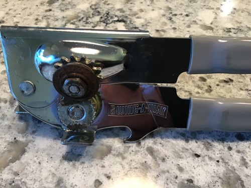 Vintage SWING-A-WAY Swing Away Manual Can Opener w Bottle Opener Soft Handle USA - Picture 4 of 4