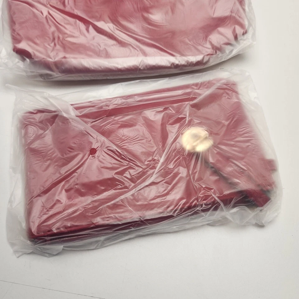 Bolso Brazo Doble Asa Color Rojo Detalle Dorado Cuero con Cremallera Foto 2 de 4