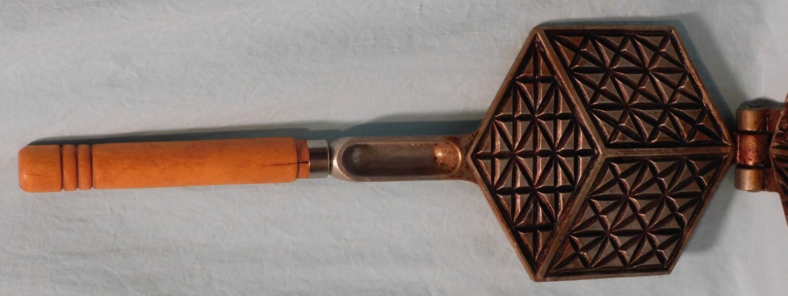 Vitantonio Mfg. Co. Cleveland Ohio No. 3 Pizzelle Waffle Iron Maker, 1 of 2