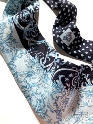 VERSACE VINTAGE '10s BAROQUE CONTRAST COLOR TIE MEDUSA HEAD ITALY BLACK BLUE