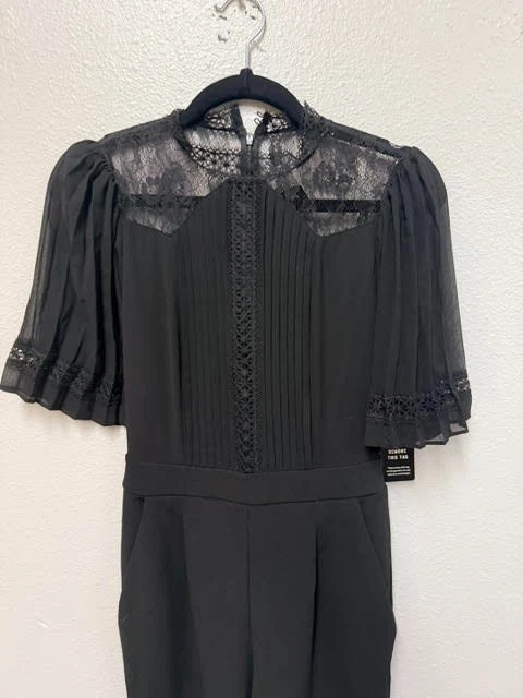 Женский комбинезон Express XS черный плиссированный кружевной с деталями развевающийся рукав сзади на молнии - Изображение 3 из 4