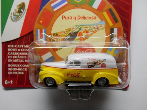 JOHNNY LIGHTNING COCA-COLA YELLOW 1940 FORD SEDAN DELIVERY WHITE LIGHTNING CHASE - Picture 2 of 3
