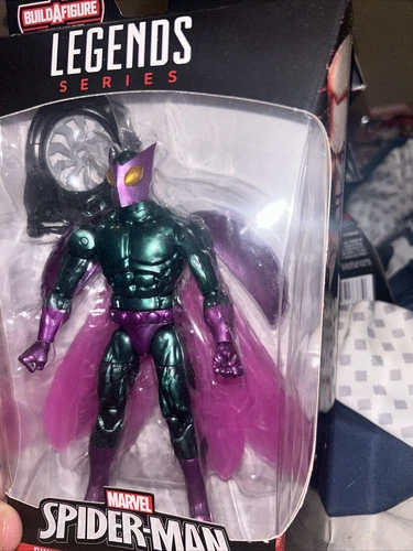 Figura de acción Marvel Legends Spider-Man Beetle Build Vulture's Flight Gear, 6