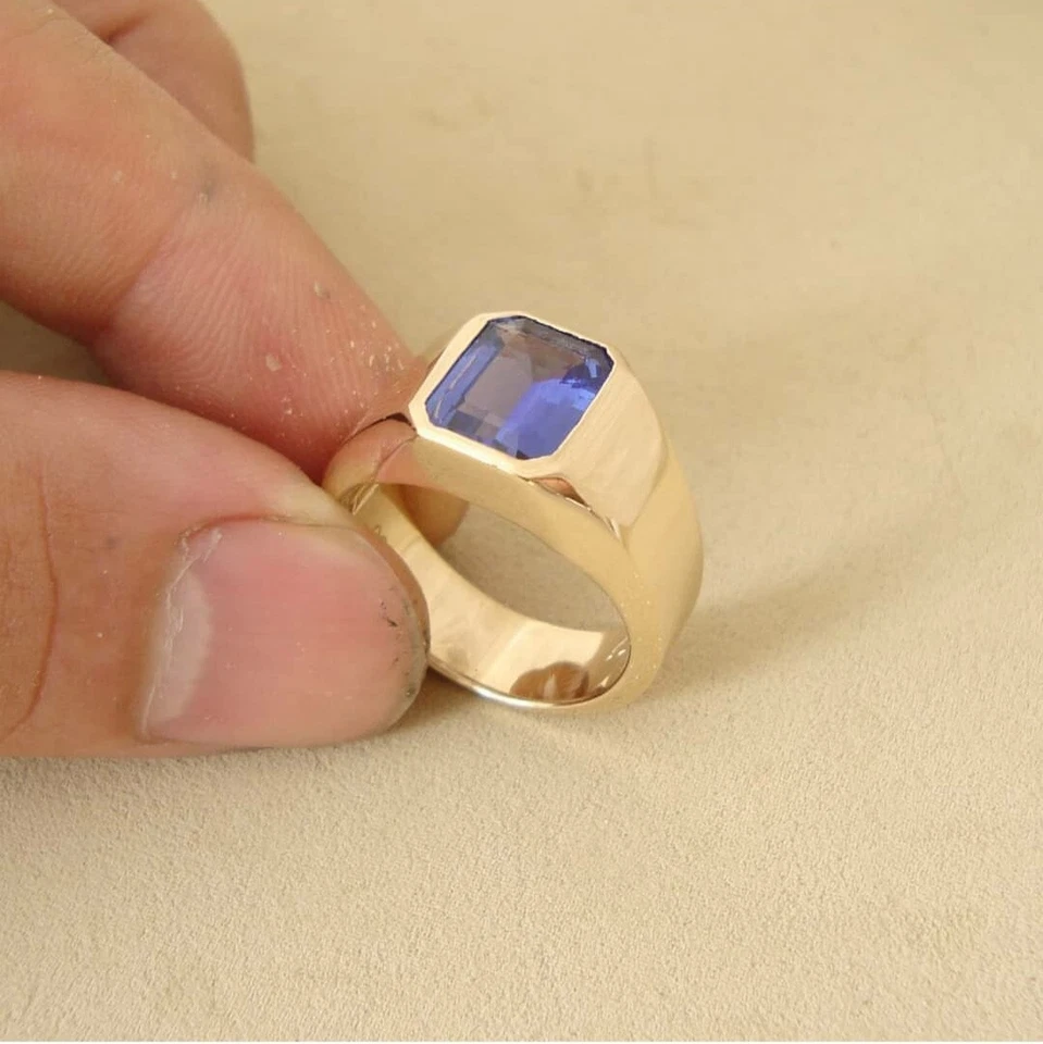 Anillo solitario de piedras preciosas de tanzanita para hombre para él anillos hechos a mano de oro macizo de 14 k Foto 2 de 3