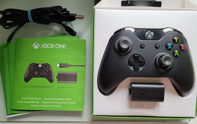 Microsoft XBOX Wireless Controller (Modell 1697) Gamepad + Play&Charge Kit, OVP
