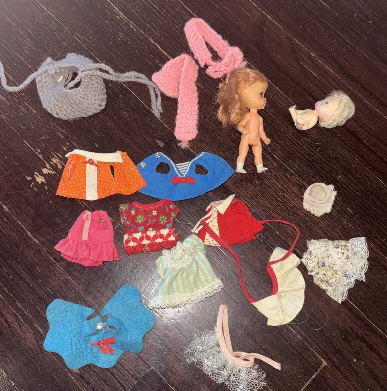 VTG MATTEL LIDDLE KIDDLES SKEDIDDLE SUKI DOLL W/OUT PUSHER WITH EXTRA CLOTHING 