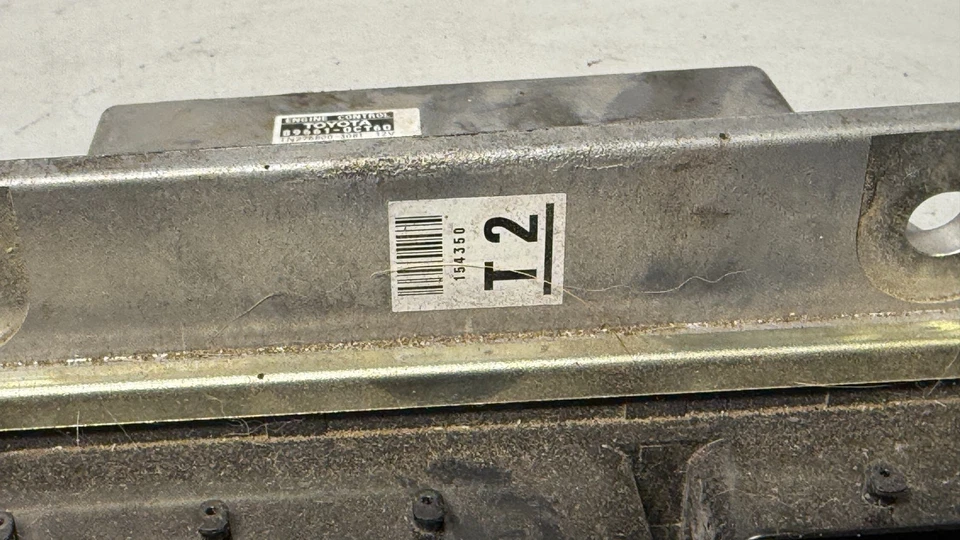 Módulo de control del motor Toyota Tundra ECM 2010 5,7 L 89661-0CT60 OEM Foto 3 de 4