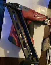 Milwaukee M18 Fuel Finish Nailer 15 Ga 2743-20