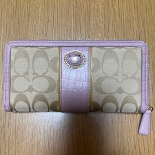 Excellent Condition COACH Long Wallet Beige Light Purple