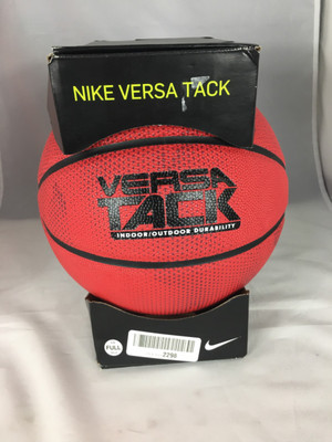nike versa tack