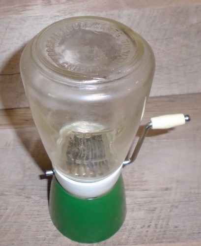 Vintage Federal Housewares Green Nut Grinder, Embossed Glass, Chicago, Illinois - Picture 4 of 7