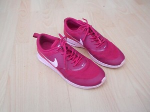 nike pink sole trainers