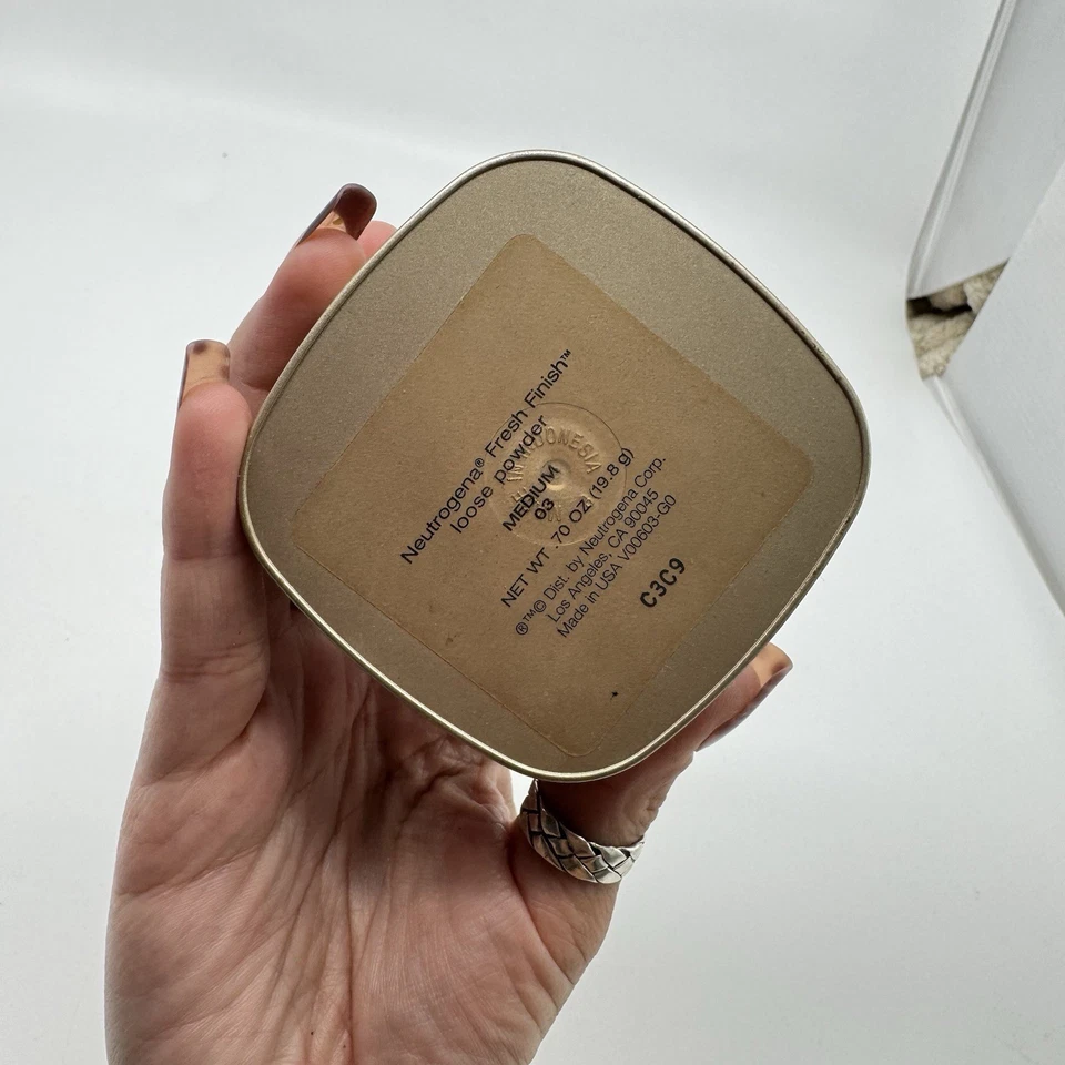Neutrogena Fresh Finish Loose Powder, Medium # 03 NET WT. .70 oz RARE FLAW - Image 4 of 4