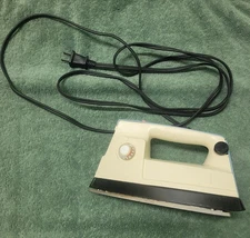 Vintage Proctor Silex Steaming Iron With Reversable Cord