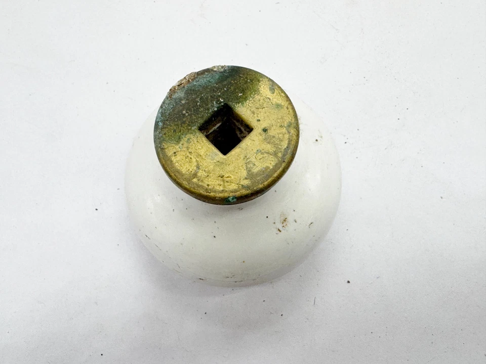 VINTAGE PORCELAIN BRASS DOOR KNOB WHITE CERAMIC ANTIQUE FITTING HARDWARE - Image 3 of 4