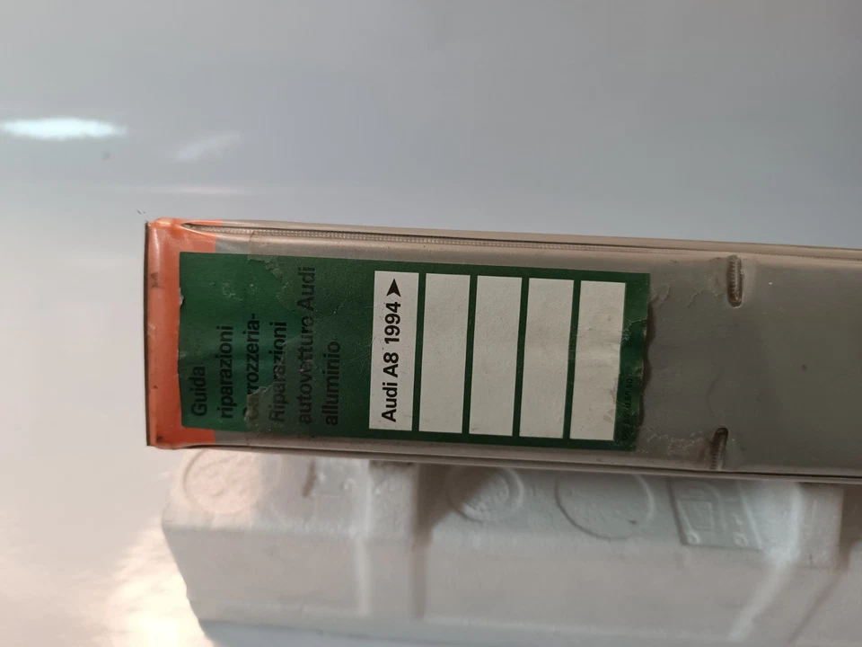 Manuale officina guida al riparazioni Audi A8 dal 1994 carrozzeria in alluminnio - Immagine 2 di 4