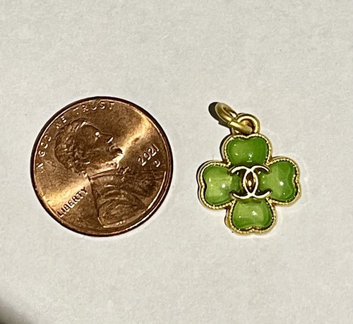 Chanel CC green Gold Clover Button Happy St Patrick’s Day 14mm small