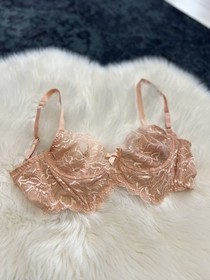 Lot 2 Agent Provocateur Beige Flowers &ndash; Size S 32c / Neon Green S 32C