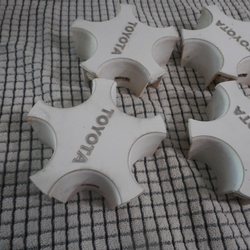 1986-1990 TOYOTA SUPRA OEM CENTER CAP SET (4) A70 MK3 WHITE RARE - Picture 7 of 11