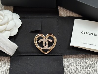 NIB 100%AUTH Chanel 23C Heart Crystal CC Brooch Gold-tone Hardware
