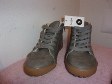NEW BOY'S CAT  JACK GREY w/ WHITE FAUX WOOL TRIM  LINING HI-TOP SHOES..LACES