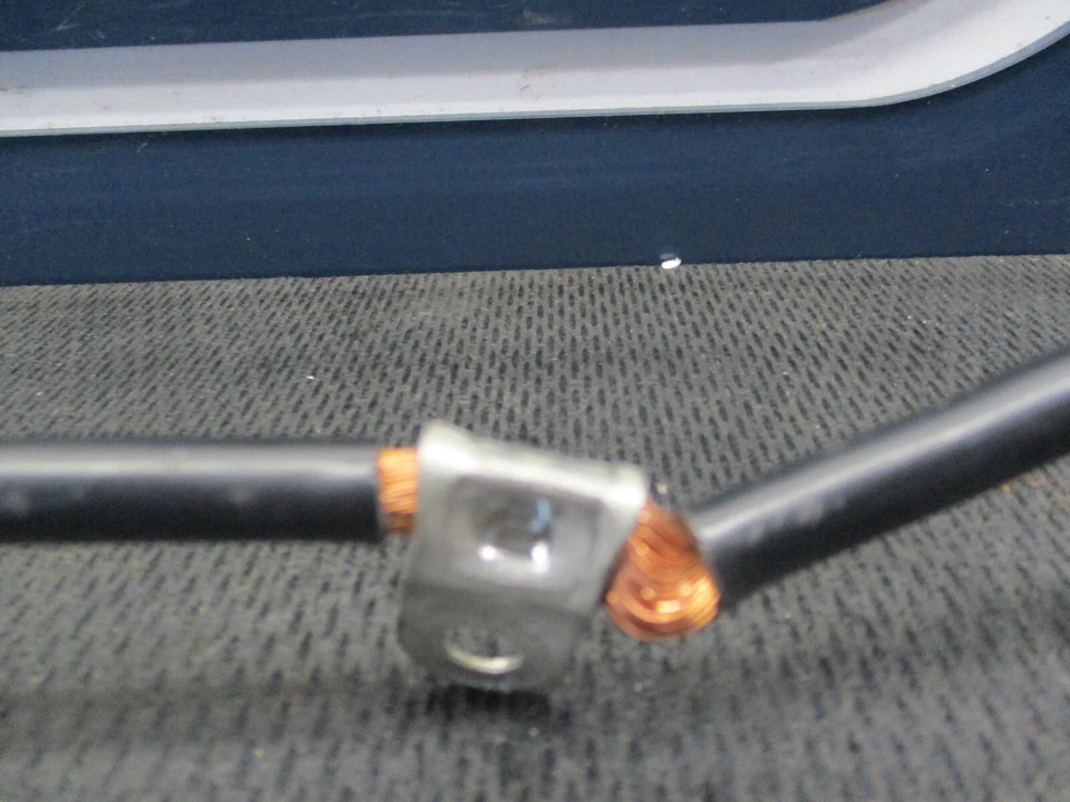 Jaguar XJ8 2006 - cable de tierra de batería negativo Foto 4 de 4