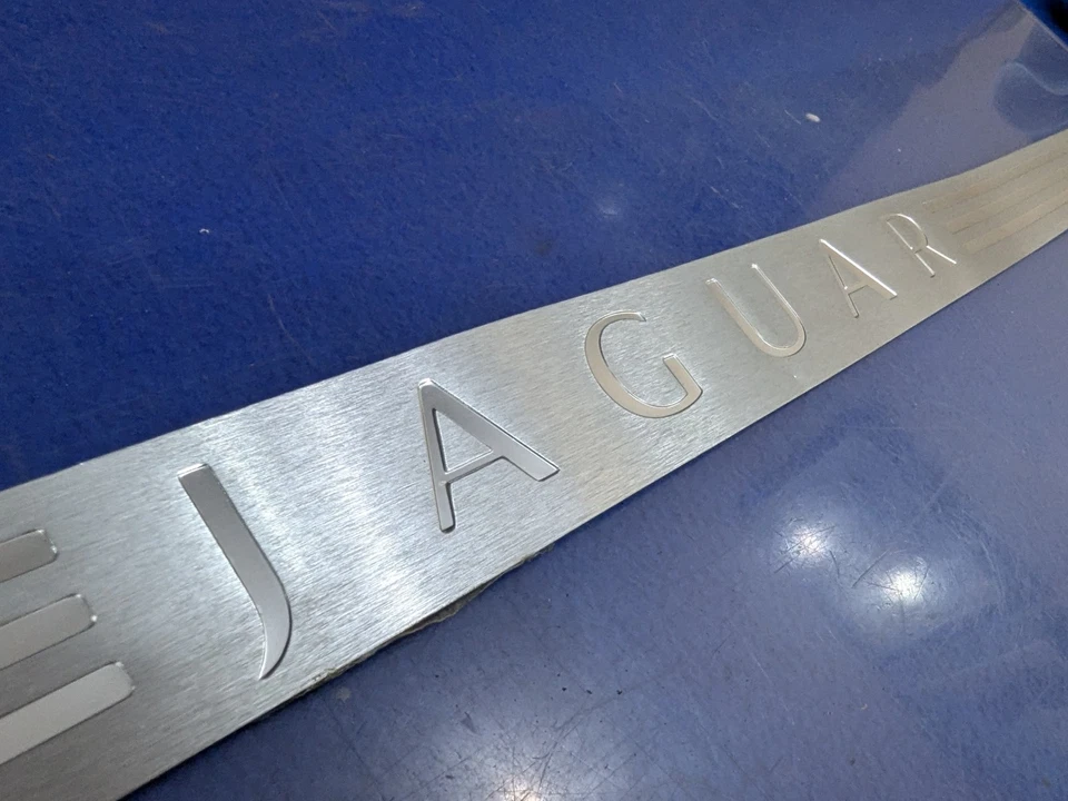 07-15 Jaguar XK XKR передний правый левый боковой порог двери крышка отделки панели алюминия - Изображение 4 из 4