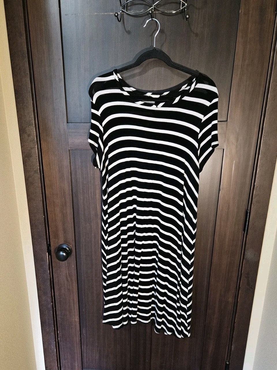 EUC Women's Plus Black & White Striped SS Midi Tee Shirt Dress Size 2X 2XL