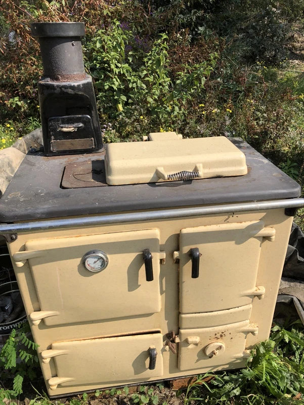 Old wood combustion stove