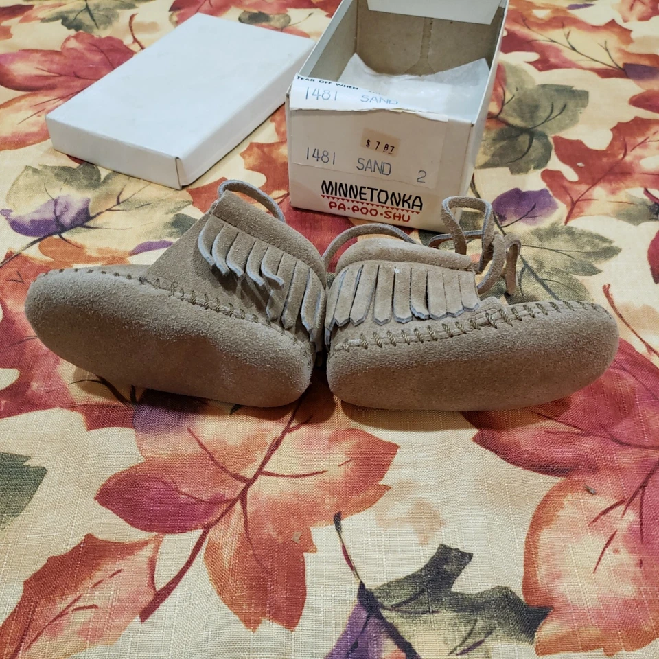 Mocasines Minnetonka Pa Poo Shu 1481 Talla 2 Ligero Uso Sin Desgaste De Colección con Caja Foto 3 de 4