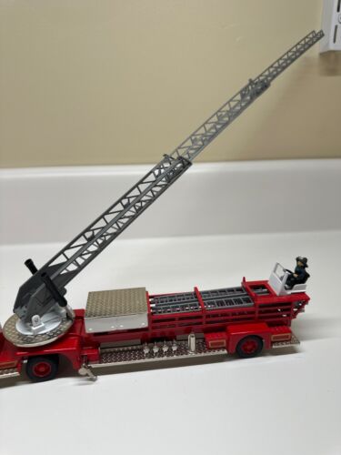 Corgi American LaFRANCE Rochester NY Aerial Ladder Fire Truck Diecast - Picture 3 of 9