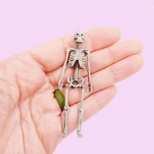 Human Skeleton - 1:24 scale miniature for horror diorama, dollhouse, crafts