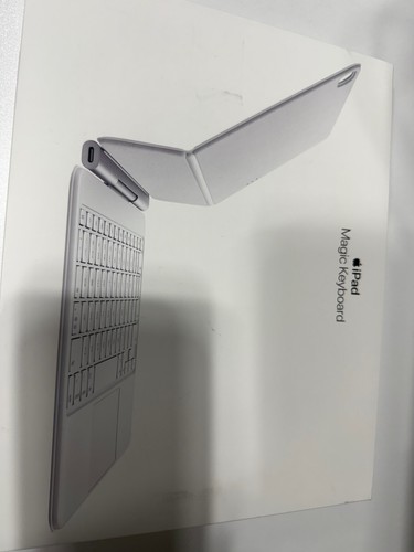 Apple - Magic Keyboard for iPad Air 11-inch (M3) - White Model: MDFV4LL/A - Afbeelding 8 van 11