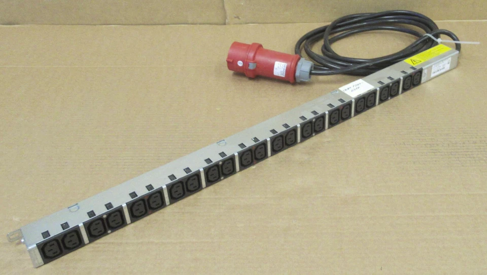 Fujitsu Power Distribution 24x Outlet 10A 240V PDU IEC C13 S26361-F2262-E31G - Image 3 of 4