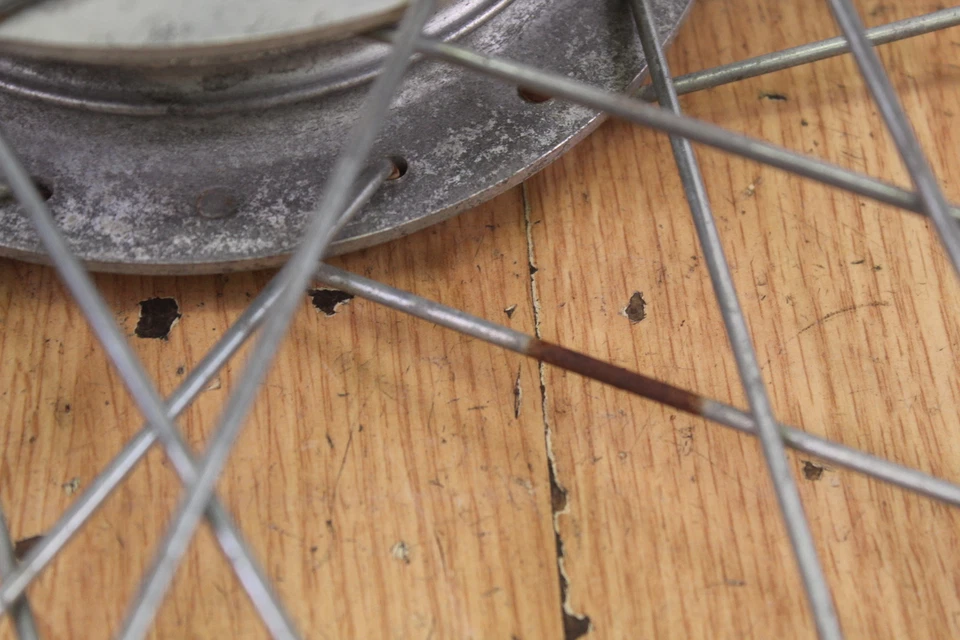 1971 年 YAMAHA HT1 前轮圈轮毂 18 x 1.40 — 第 3/4 张图片