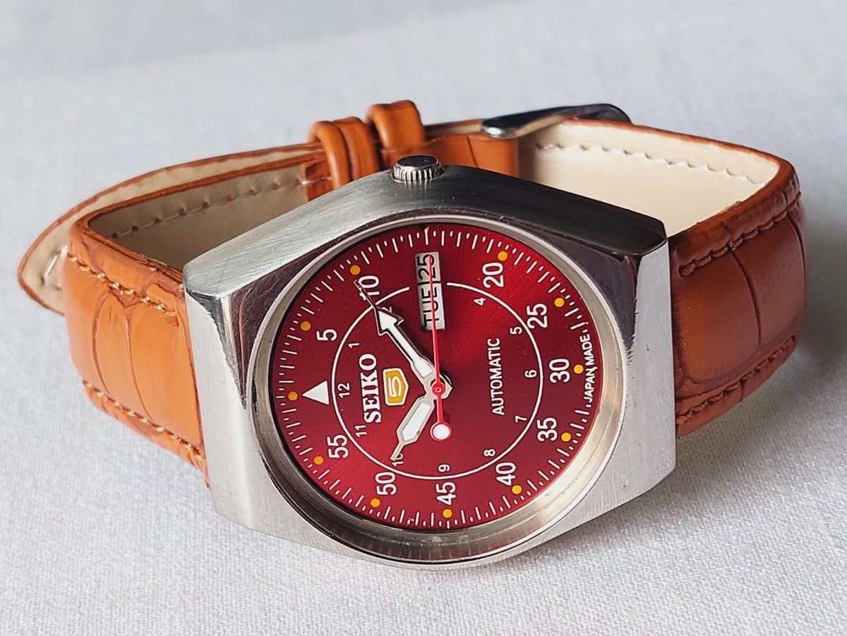 ★Vintage SEIKO 5★自動巻き★17石 Day/Date★稼働品★ vintage SEIKO 5 watch Automatic Japan Day / Date Indicator