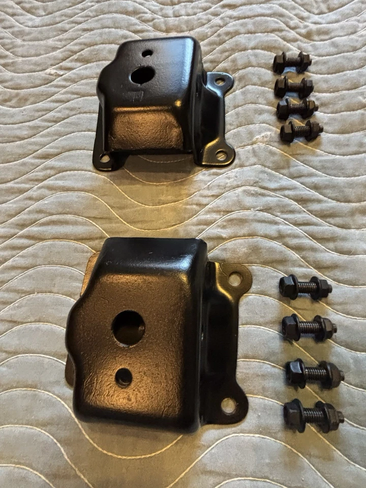 Ford Mustang Cougar 351C 1973 soportes de marco de montaje de motor con accesorios Ford OEM Foto 4 de 4