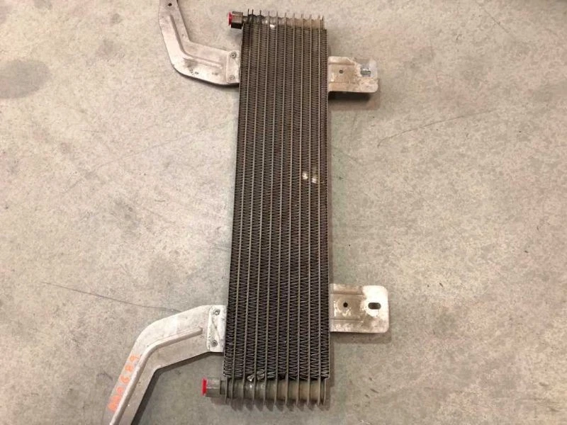 00 Enfriador de aceite de transmisión Ford F450 Super Duty 7,3 L 4x2 usado 4R100 Foto 3 de 4