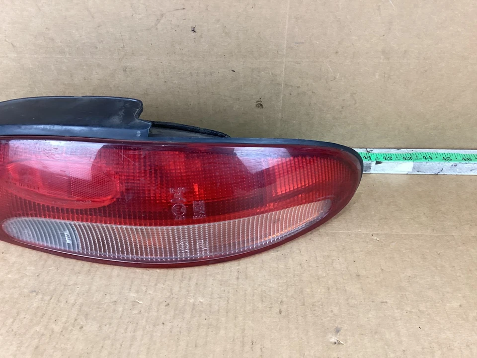 Conjunto de luz trasera lateral derecha del pasajero Eagle Summit 1993-1996 26657DD21 Foto 3 de 4