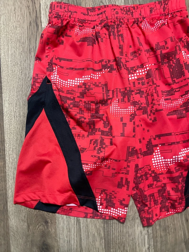 Pantalones Cortos Nike, Jóvenes Niños Talla XL, Rojo Negro, Dri Fit, Pantalones Cortos de Baloncesto Foto 3 de 4