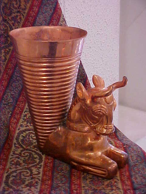 Rhyton wine Cup, Vase Winged Horned Bull