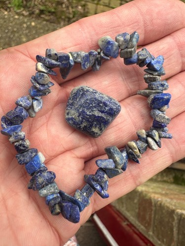 BLUE LAPIS LAZULI GEMSTONE CHIP BEADED STRETCH BRACELET & POLISHED TUMBLE STONE - Picture 2 of 4