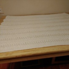 34" x 24" Vintage Hand Knitted White Baby Crib Blanket Excellent Condition