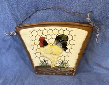 Pre Owned Beautiful Vintage Rustic Metal Chicken Coop Hanging Basket Decor