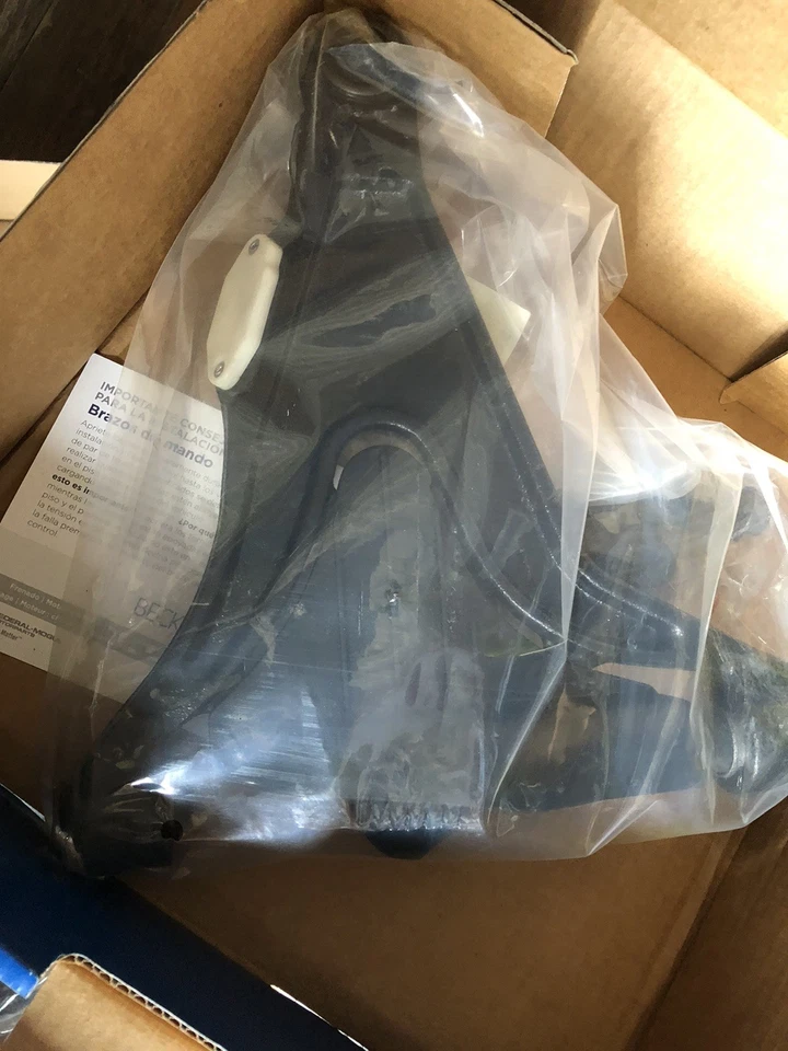 Front Lower Control Arms w/ Ball Joints for Volvo 850 V70 S70 8628495 8628496 - Image 3 of 4